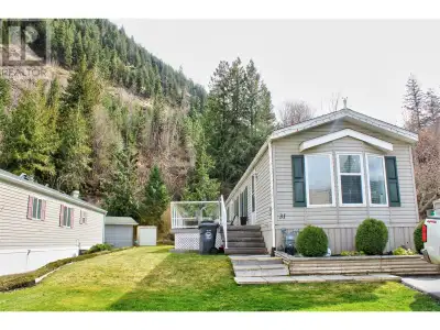 Welcome to Shuswap Sands in the quaint village of Chase. This mobile is ready to go, with 2 bedrooms...