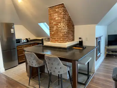 Cathedral Loft executive apartment in Downtown Sydney. One bedroom plus office. Fully furnished and...