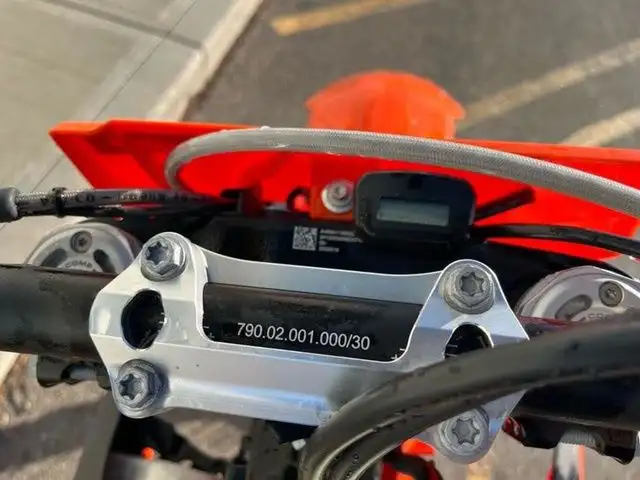 2025 KTM XC 250 F in Dirt Bikes & Motocross in Calgary - Image 10