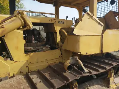 1 204 447 0327 D7 dozer cylinders and trunion assy. D7E $2500 D7G $3500 . D6 winch, $5500.. D7g ripp...
