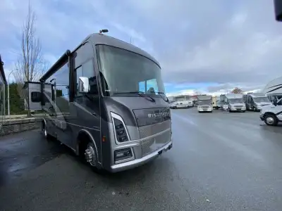 Winnebago Vista Class A gas motorhome 33K highlights: Full Wall Slide Bath and a Half King Bed Dinet...