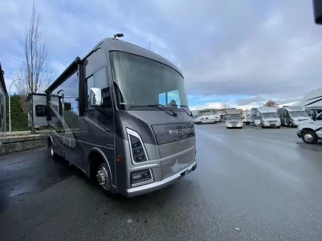 2025 Winnebago Vista 33K in RVs & Motorhomes in Abbotsford - Image 2