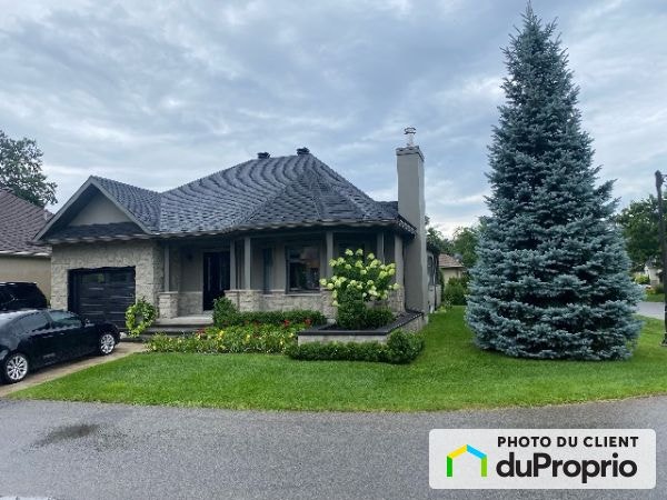 $934,000 - Bungalow for sale in Rosemere — photo 1