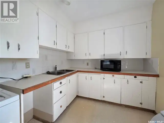 137 3rd STREET W Ponteix, Saskatchewan62868539438595121