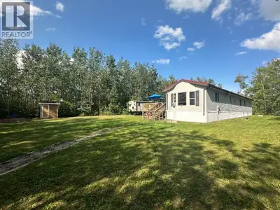 Experience Lakeside Living in Golden SandsDiscover your perfect retreat in the tranquil lakeside sub...