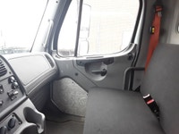 2019 Freightliner M2 106 Ryder Stock ID: 841279 Transmission Type/Speed: AUTO 6 Engine: DIESEL B6.7... (image 8)