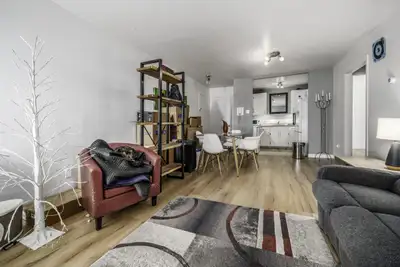 Appartement 4 et demi dans un immeuble situé à Charlesbourg. Plusieurs parcs à proximité. À côté du...