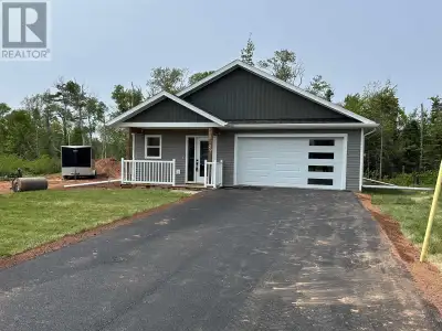 Welcome to 29 Balderston Court, located in a quiet cul-de-sac in the highly sought after Town of Str...