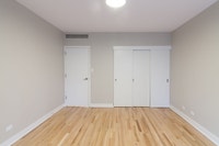 Semi-renovated Akelius two bedroom apartment for rent. Located near Drummond & Sherbrooke W in the D... (image 6)