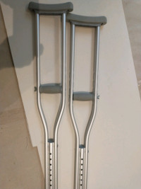 Premium fully adjustable aluminum youth / children's crutches