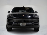 This exceptional 2022 Porsche Cayenne S Coupe is a local Ontario vehicle. Blending coupe-like style... (image 6)