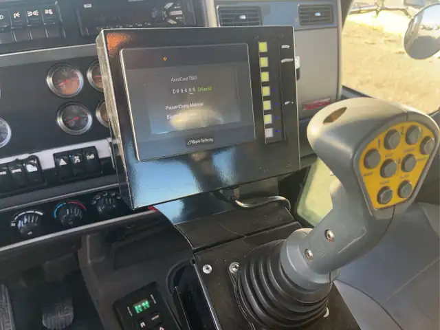 2016 Kenworth T800 in Heavy Trucks in Calgary - Image 15