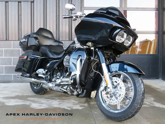 2015 Harley-Davidson FLTRUSE - CVO Road Glide Ultra in Sport Touring in Cambridge - Image 3