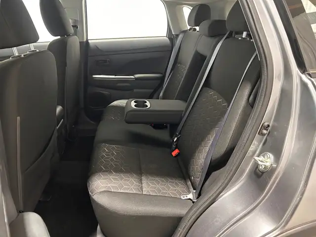 2022 Mitsubishi RVR ES AWD Bluetooth Sièges Chauffants *Traction in Cars & Trucks in Shawinigan - Image 16