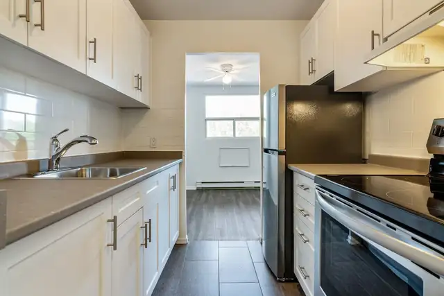 Pontiac Court Highrise - 2 Bedroom available at 1270 Pontiac Cou in Long Term Rentals in Sarnia - Image 12