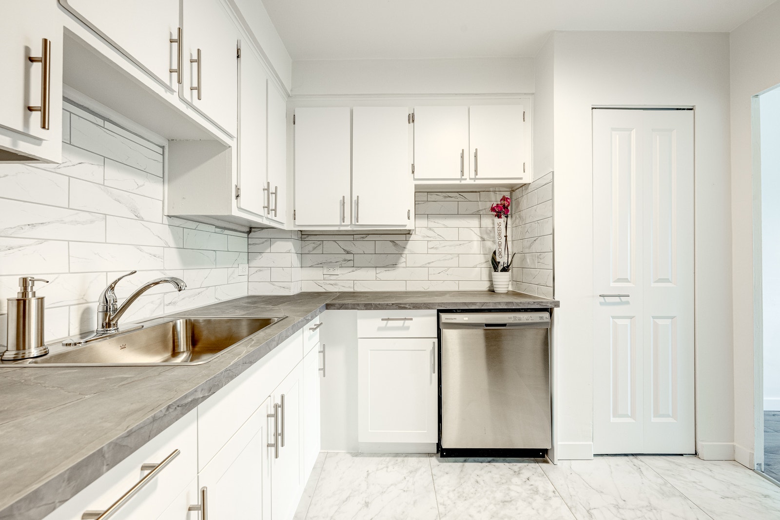 1150 Côte-Vertu — photo 1