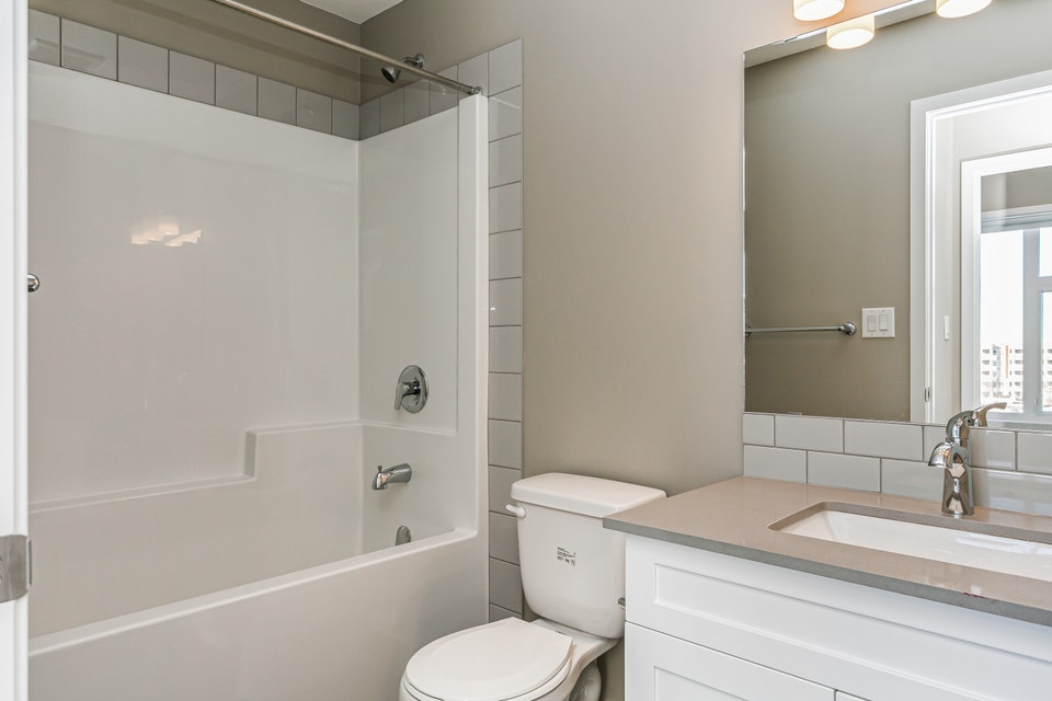 Artika Apartments - 2 Bedroom + Den Apartment for Rent 5