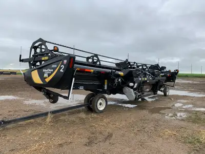2019 Macdon FD135 Flex Draper 35' cutting width Contour Buddy Wheels Upper Cross Auger Slow Speed Tr...