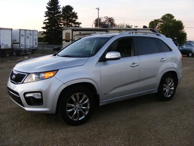2013 KIA SORENTO SX---CLEAN RUST FREE BC UNIT--