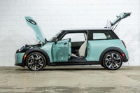 Francais: * Premier + * Style Favoured * Siège actif, conducteur * Sièges avant électriques * Accès... (image 4)