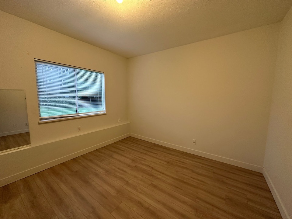 Upper Suit in 4plex 5