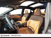 LUXURY ... Engine: 275 (205) @ 6000 RPM L/100Km City: 11.2 L/100Km Hwy: 8.4 Safety Equipment Electro... (image 7)