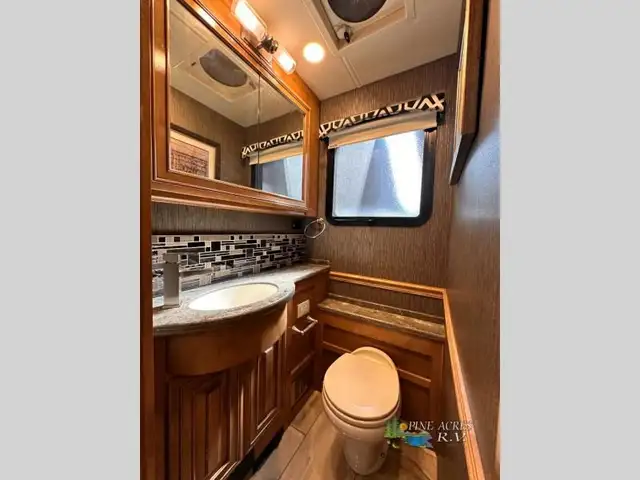 2019 Thor Motor Coach Tuscany 45MX only 020,049 Miles in RVs & Motorhomes in Moncton - Image 38