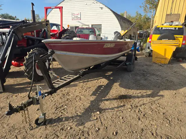 16' Lund Aluminum boat with 25hp Merc in Powerboats & Motorboats in Prince Albert - Image 3