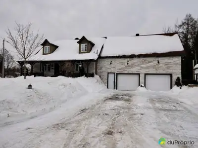 Superbe maison familiale Cosy de style Canadienne, totalement remanié dans un strict respect des lig...