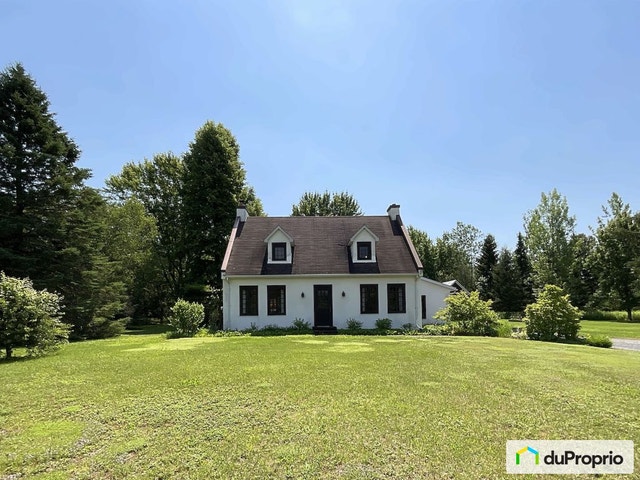 $840,000 - Acreage / Hobby Farm / Ranch for sale in Bedford — photo 1