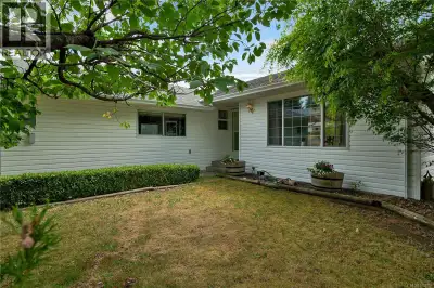 Wonderful 3 bed, 1.5 bath clean & well maintained rancher with a large double garage. Comfortable ma...