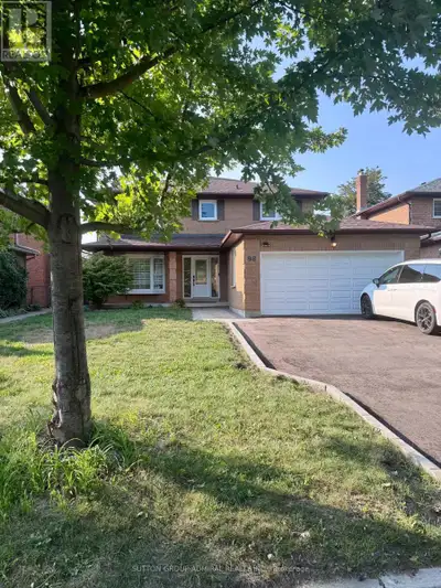 Newly Renovated *Premium Location*Premium Deep Lot With Mature Trees & Pool .Total Privacy,4 Bedroom...