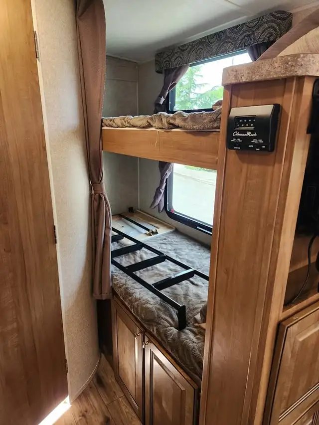 2017 FOREST RIVER FLAGSTAFF MICRO LITE 25BHS-FINANCE AVAILABLE!  in Cargo & Utility Trailers in Winnipeg - Image 7