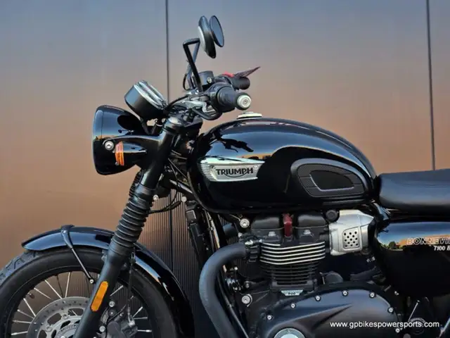 2017 Triumph Bonneville T100 Black Jet Black in Street, Cruisers & Choppers in Oshawa / Durham Region - Image 19