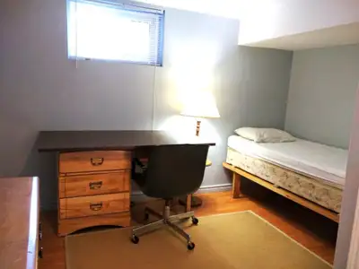 Student rooms close to McMaster campus