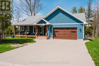 Why wait to build when you can have your Southampton dream home or vacation retreat right now? Locat...