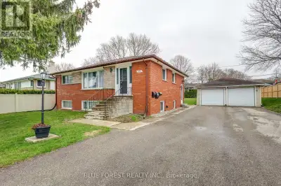Welcome to 375 Dieppe, a fully renovated 5-bedroom, 2-bathroom legal duplex featuring a 3-bedroom up...