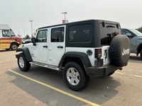 3.6L V6 engine with manual transmission - 4x4 drive for all-terrain capability - Cloth interior with... (image 4)