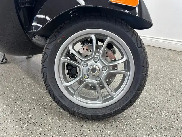2023 Vespa GTS 300 Nero Convinto - V6354NP - -No Payments for 1  in Scooters & Pocket Bikes in Markham / York Region - Image 13