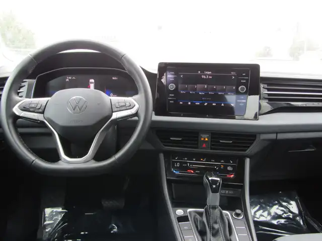 2026 Volkswagen Jetta Comfortline Leather Low KM | CarPlay || Ba in Cars & Trucks in Calgary - Image 3