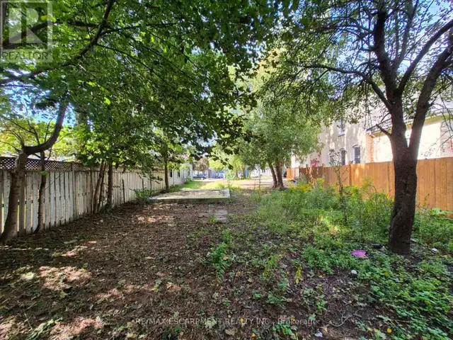 51 PEARL STREET Brantford, Ontario in Land for Sale in Brantford - Image 3