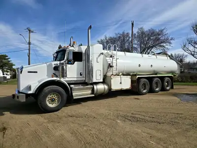 2015 Kewnorth T800 8x6 Non Potable Water Truck Comes with a Cummins ISX15 diesel engine, 9703 engine...