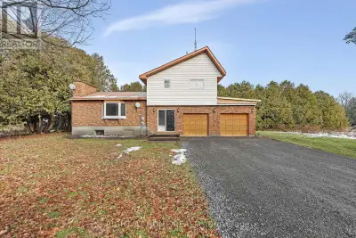 FOR RENT THE PERFECT LOCATION FOR A HOME BUSINESS - Discover your own private sanctuary at the end o...