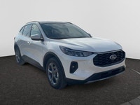 This Star White Metallic Tri-Coat Ford Escape SE is sleek, smart and more fun than ever! It has the... (image 6)