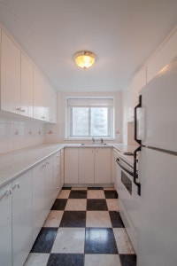 Semi-renovated Akelius two bedroom apartment for rent. Located near Drummond & Sherbrooke in the Dow... (image 3)