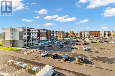 2600 SANDWICH WEST PARKWAY Unit# 302 LaSalle, Ontario