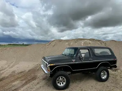 Presenting a beautifully restored Ford Bronco XLT, a true American off-road icon that perfectly comb...