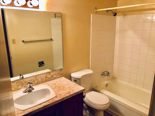 Super large 2 bed corner suite in Sunnyside near LRT, SAIT, DT 4 in Room Rentals & Roommates in Calgary - Image 7