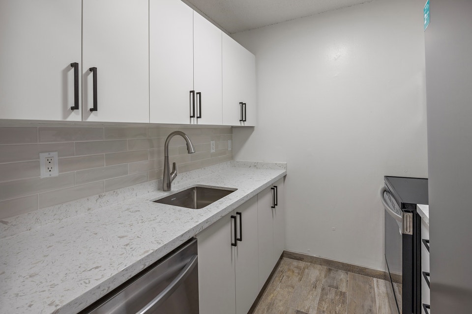 UPDATED 2 BEDROOM SUITE NOW AVAILABLE AT 100 FERGUSON! 4