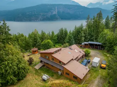 $898,000 | MLS® 2478990 This charming log home is located approximately 8 km north of Kaslo, BC, on...